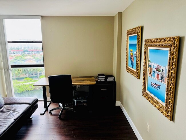 Building Photo - 3701 N Country Club Dr