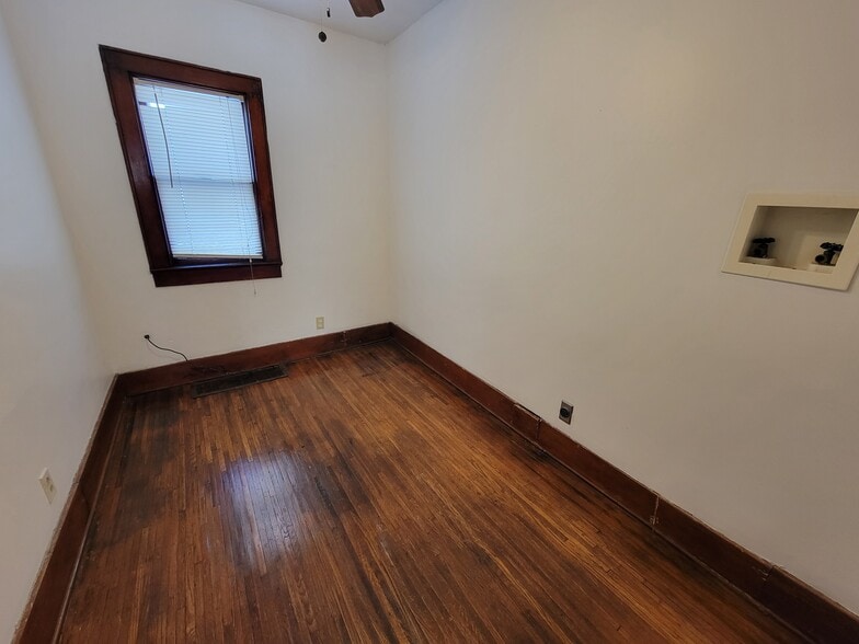 Laundry room/Possible 3rd bedroom - 114 Roser St