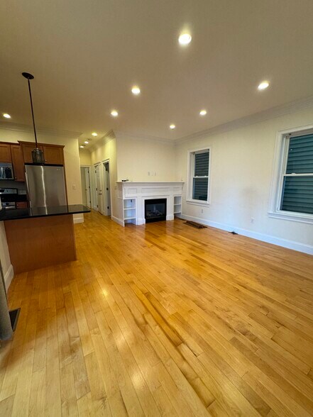 Building Photo - 152 H St
