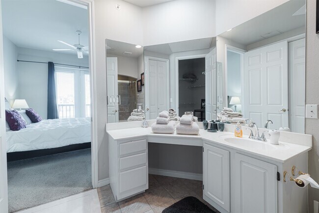 Building Photo - 2400 McCue Rd