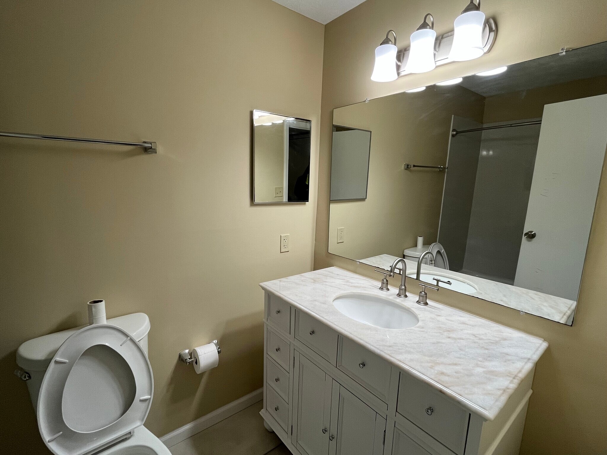 Building Photo - 1440 Slade Ave