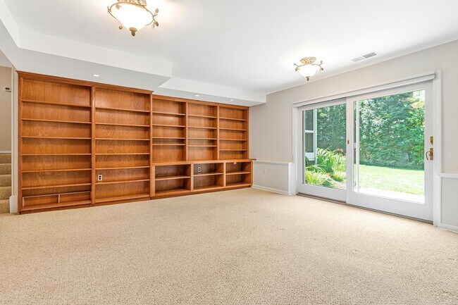 Building Photo - 4601 Wood Dr