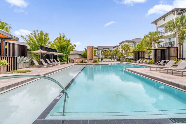 Building Photo - 1223 E Plant St