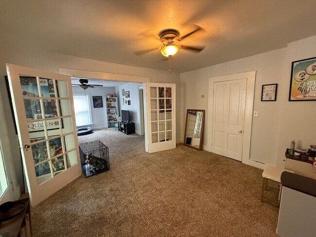 Building Photo - Spacious 1-Bedroom Upper Unit