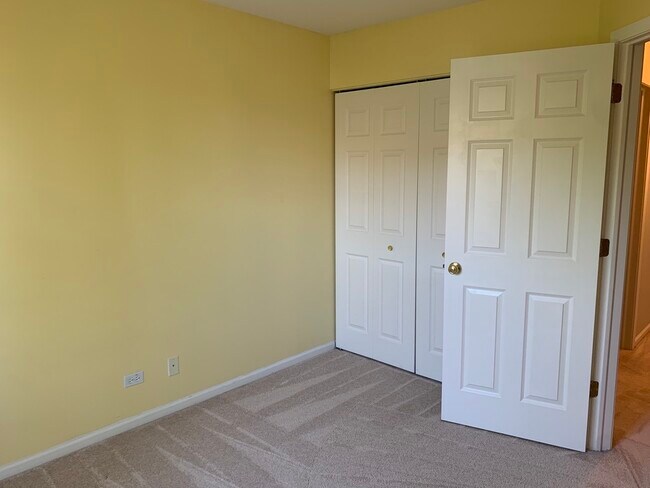 Building Photo - 929 Summit Creek Dr
