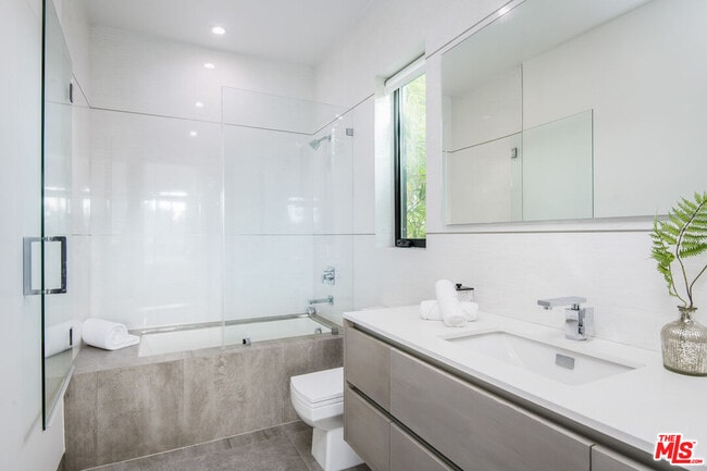 Building Photo - 350 N Harper Ave