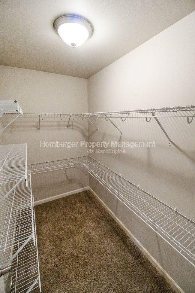 Building Photo - 1807 E Vanetta Ave