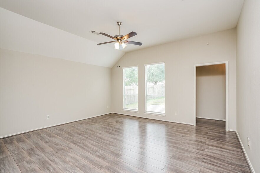 Building Photo - 25810 Palmdale Estate Dr
