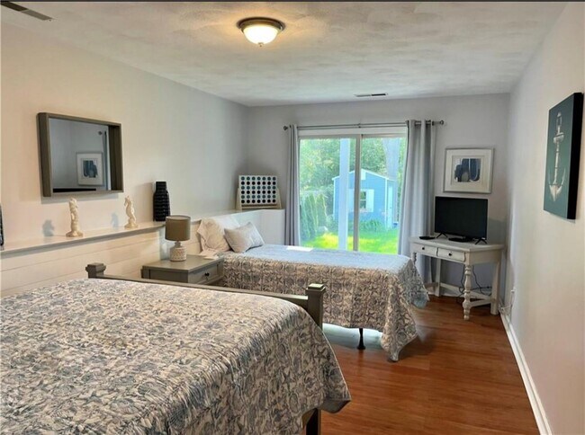 Building Photo - 110 Winsor Ave