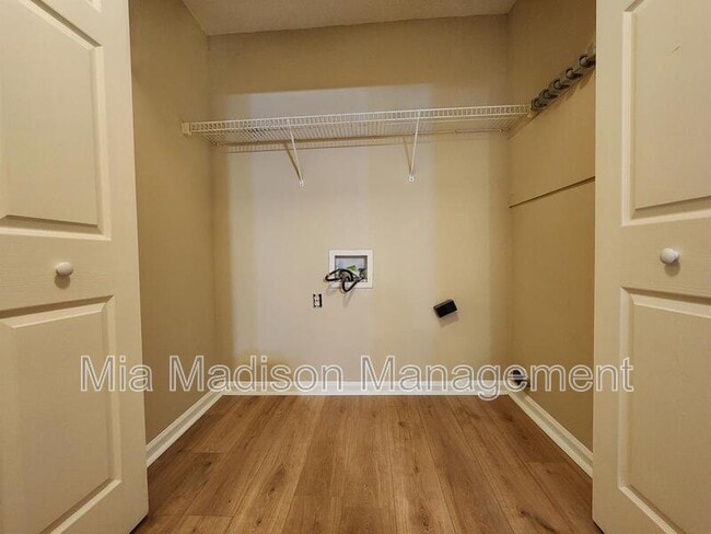 Building Photo - 21 Cobblestone Ct