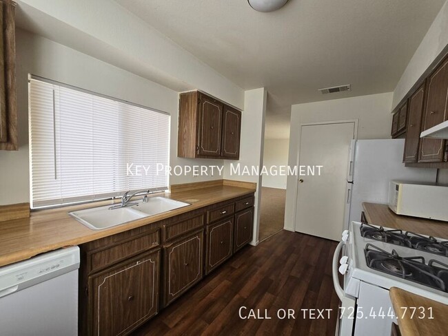 Building Photo - 2 BEDROOM CONDO IN WEST LAS VEGAS