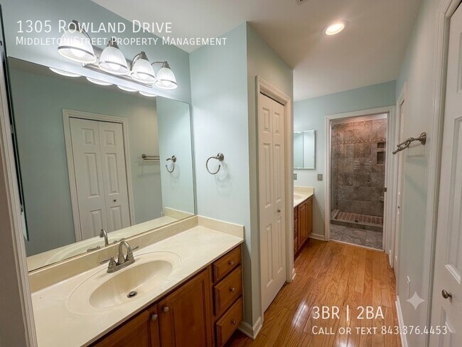Building Photo - 1305 Rowland Dr