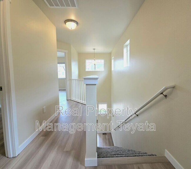 Building Photo - 4741 Parker St