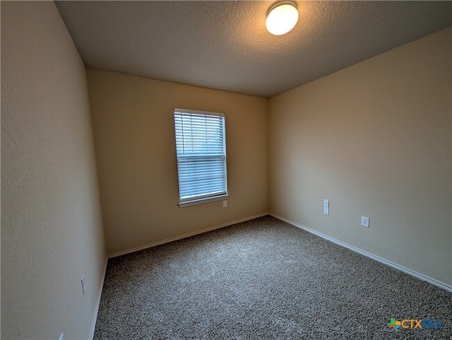 Building Photo - 669 Creekside Cir
