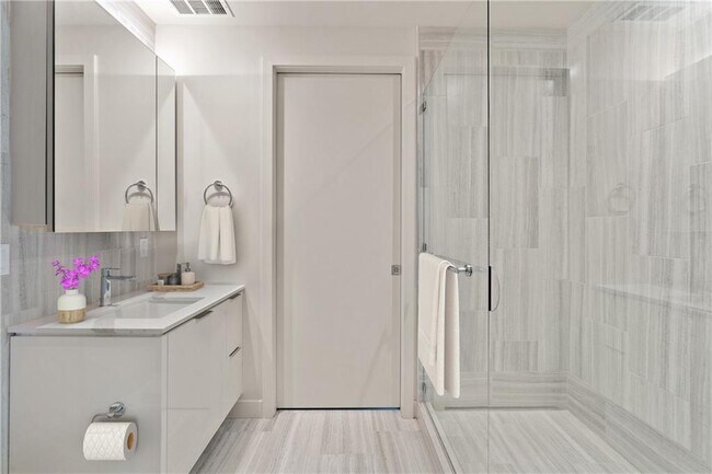 Building Photo - 44 East Ave