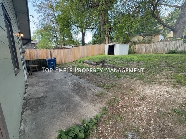 Building Photo - 718 25th St