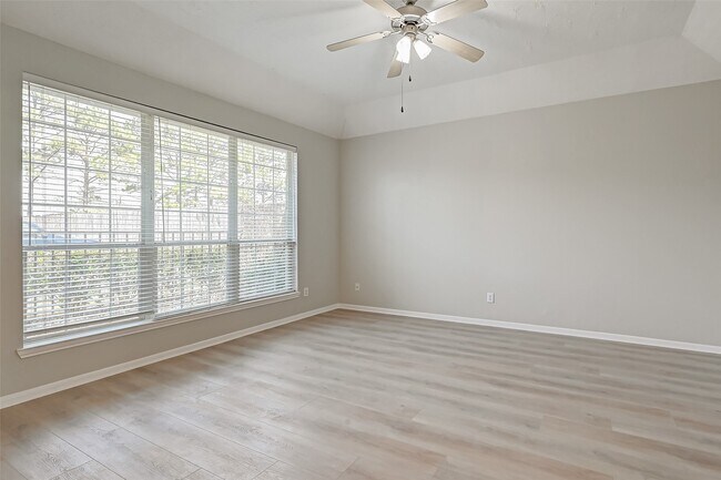 Building Photo - 717 Cedarwood Dr