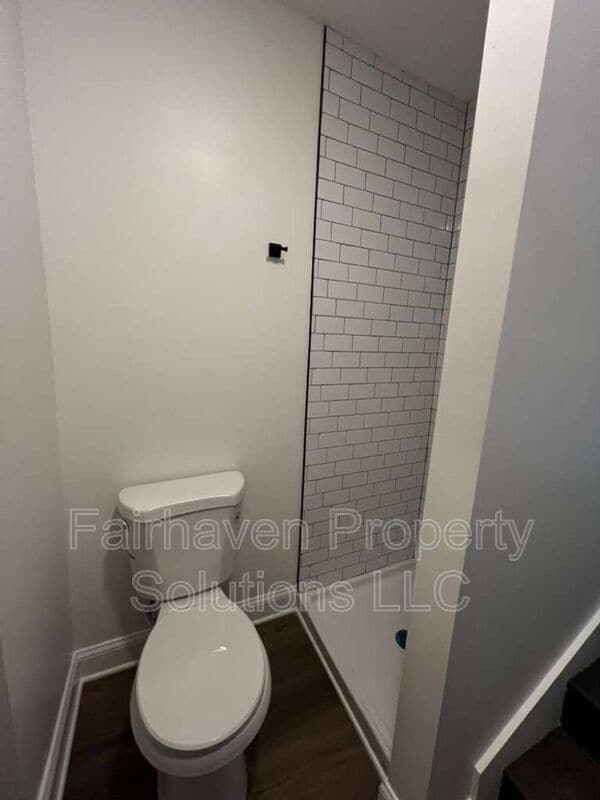 Building Photo - 2827 E 5th Ave