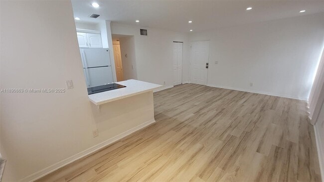 Building Photo - 3036 Coral Ridge Dr