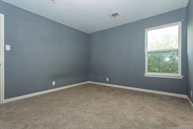 Building Photo - Spacious Stone Oak Beauty