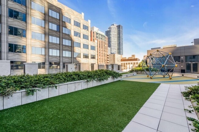 Building Photo - 99 Hudson St