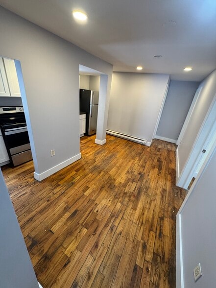 Building Photo - 27 Grant St