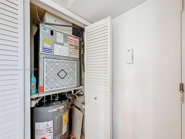 Building Photo - 1350 River Reach Dr