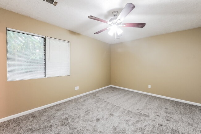 Building Photo - 3835 Scarsborough Dr SW