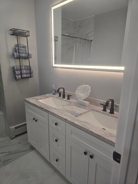 Building Photo - 32 Homestead Ave