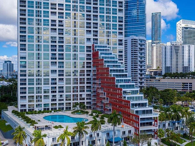 Building Photo - 1541 Brickell Ave