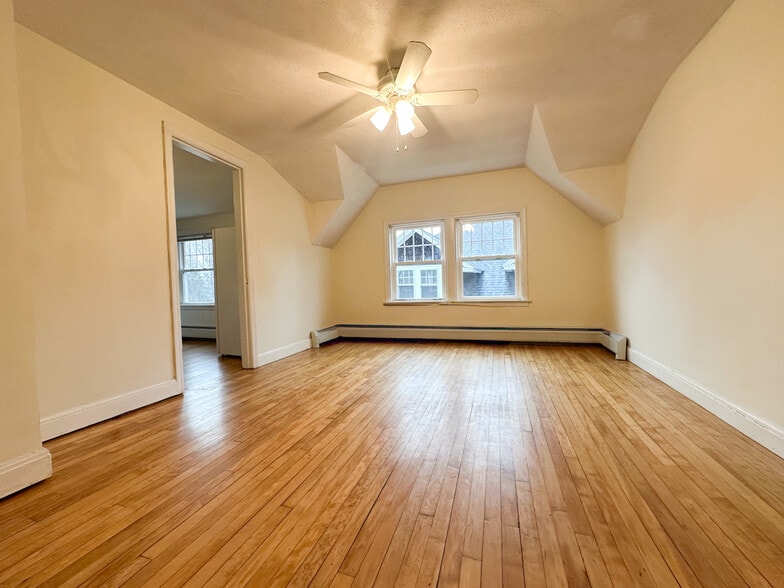 Building Photo - 171 crescent st