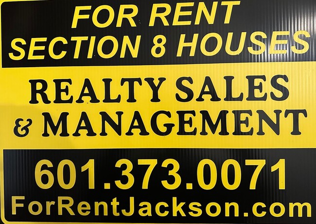 Building Photo - 755 Forest Ave