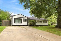 Building Photo - Freshly Renovated 5 Bedroom, 2 Bath Home Available Now!