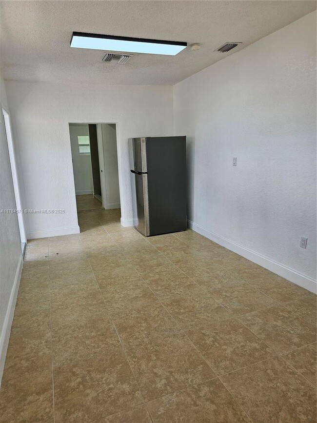 Building Photo - 2631 Gulfstream Dr