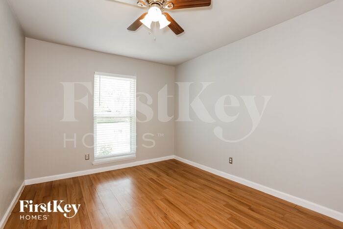 Building Photo - 9113 Linda Vista Dr