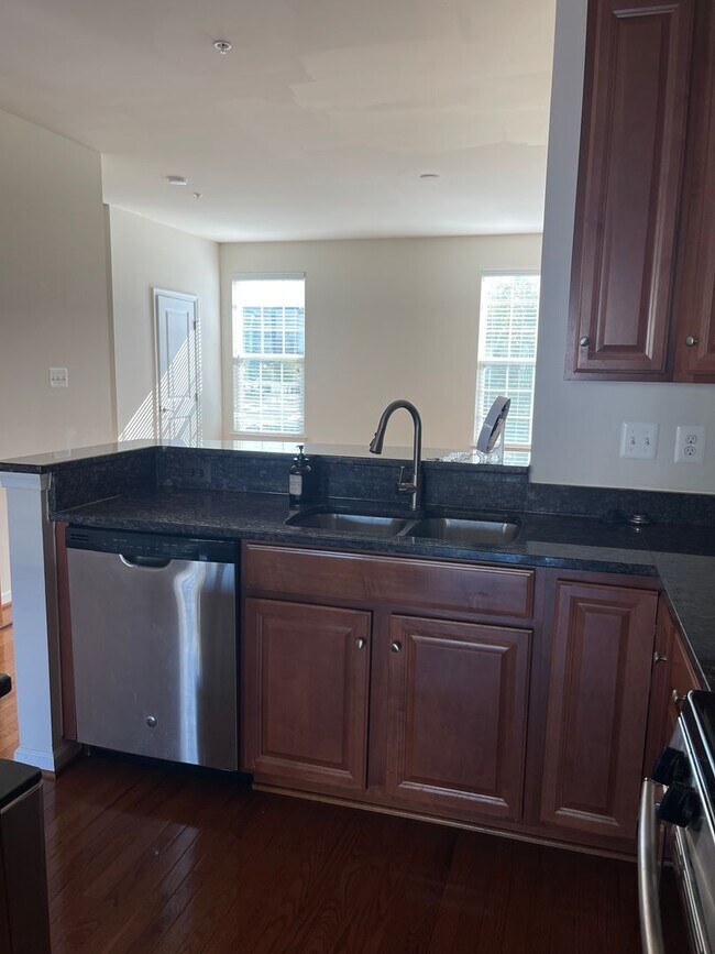 Building Photo - THREE LEVEL TOWNHOUSE WITH 2 CAR GARAGE