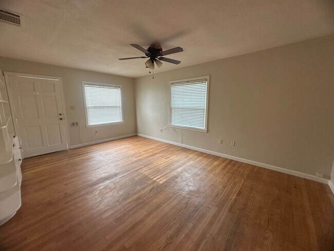 Building Photo - 8041001/51T