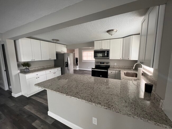 Building Photo - 718 5th Ave N