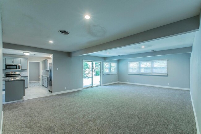 Building Photo - Updated home in Ridglea Hills reduced!