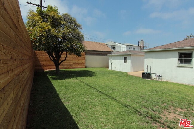 Building Photo - 8111 Westlawn Ave