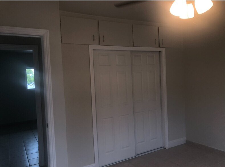 Building Photo - 5461 Kingsley St