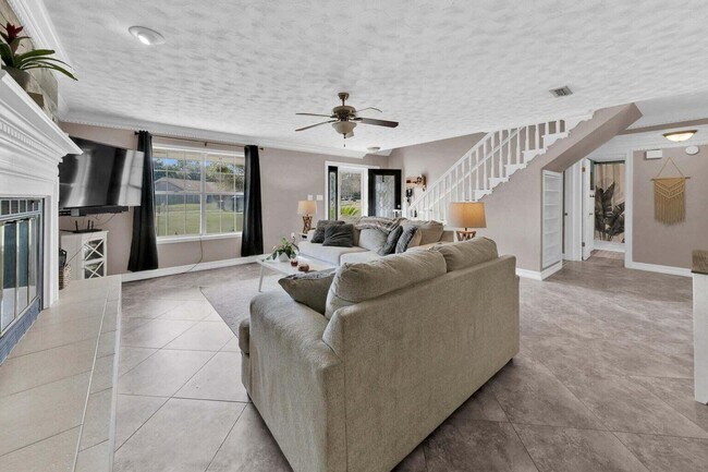 Building Photo - 2216 Calle De Pizzaro