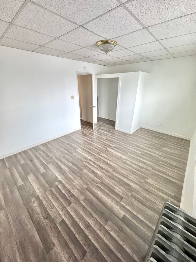 Building Photo - THREE BEDROOM IN WEST BETHLHEM