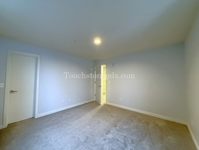 Building Photo - Contemporary 2 Bedroom, 1.5 Bathroom Apartment