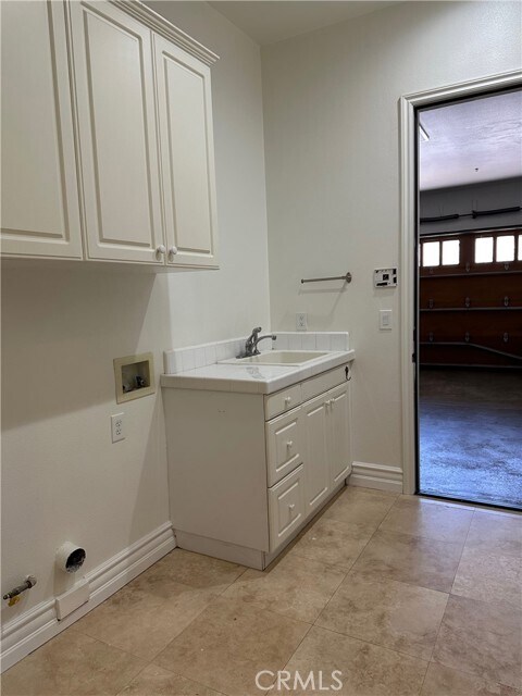 Building Photo - 25351 Mustang Dr