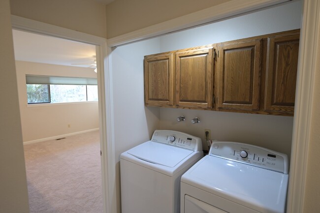 Building Photo - 2 bed 2.5 bath condo in the heart of Sequim!