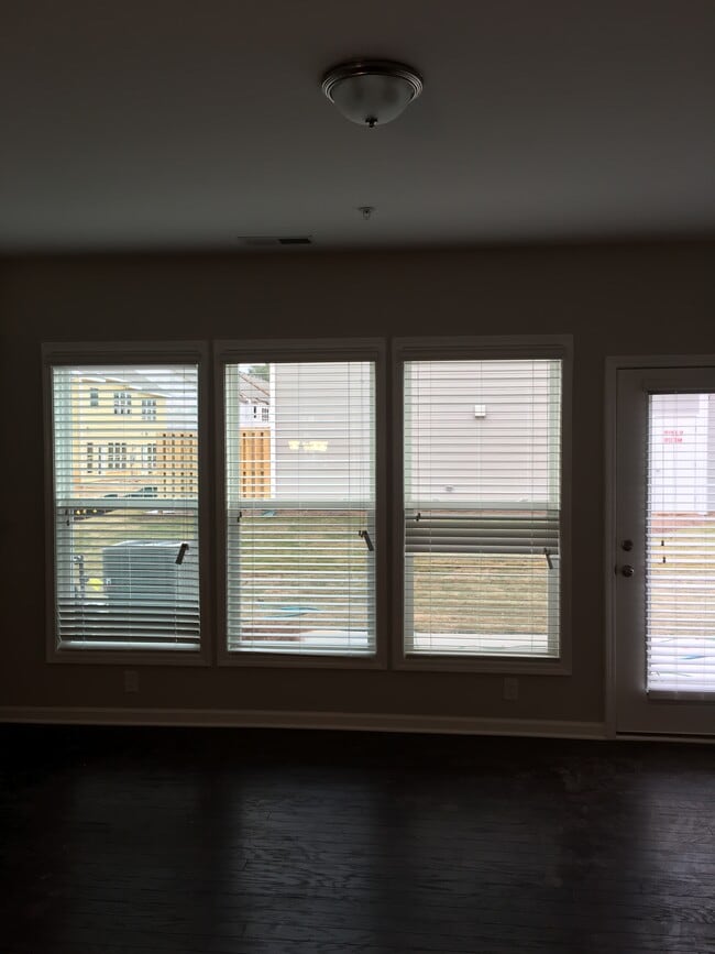 Building Photo - 1256 Elderwood Way