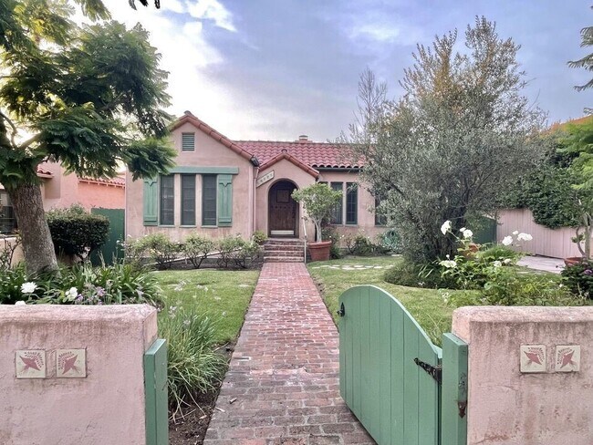 Building Photo - 10551 Troon Ave