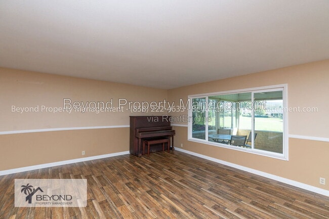 Building Photo - 902 La Sombra Dr