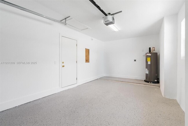 Building Photo - 102 SW 13th Ave